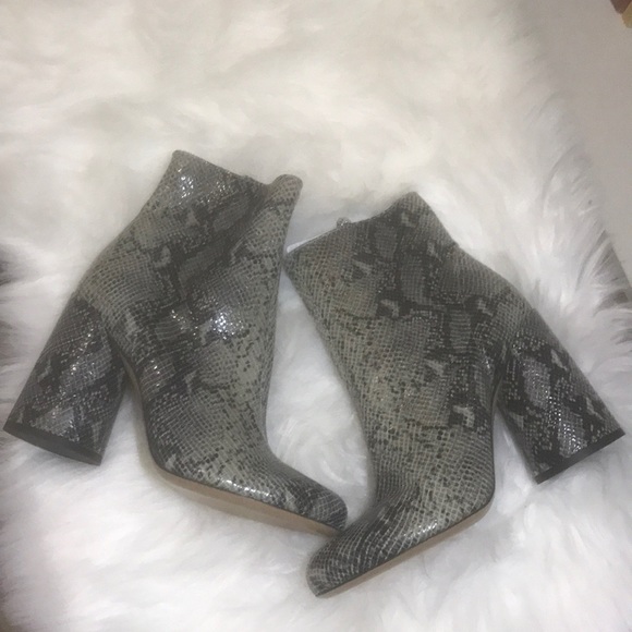 Armani genuine leather, ankle boots, brand new, NO BOX, size 38 (8=US) $275 - Picture 5 of 17